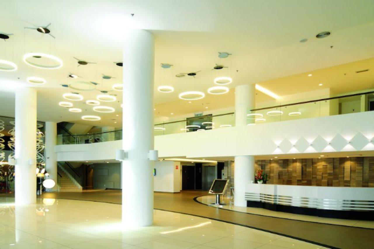 Kings Centre Hotel 4*