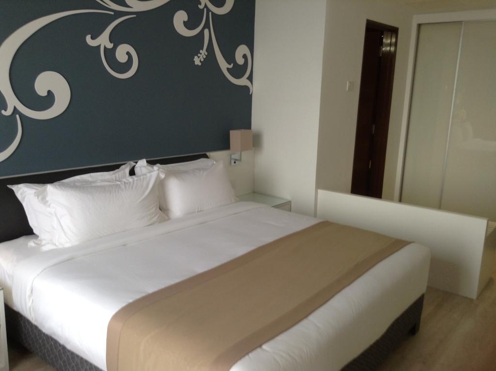 Kings Centre Hotel 4*