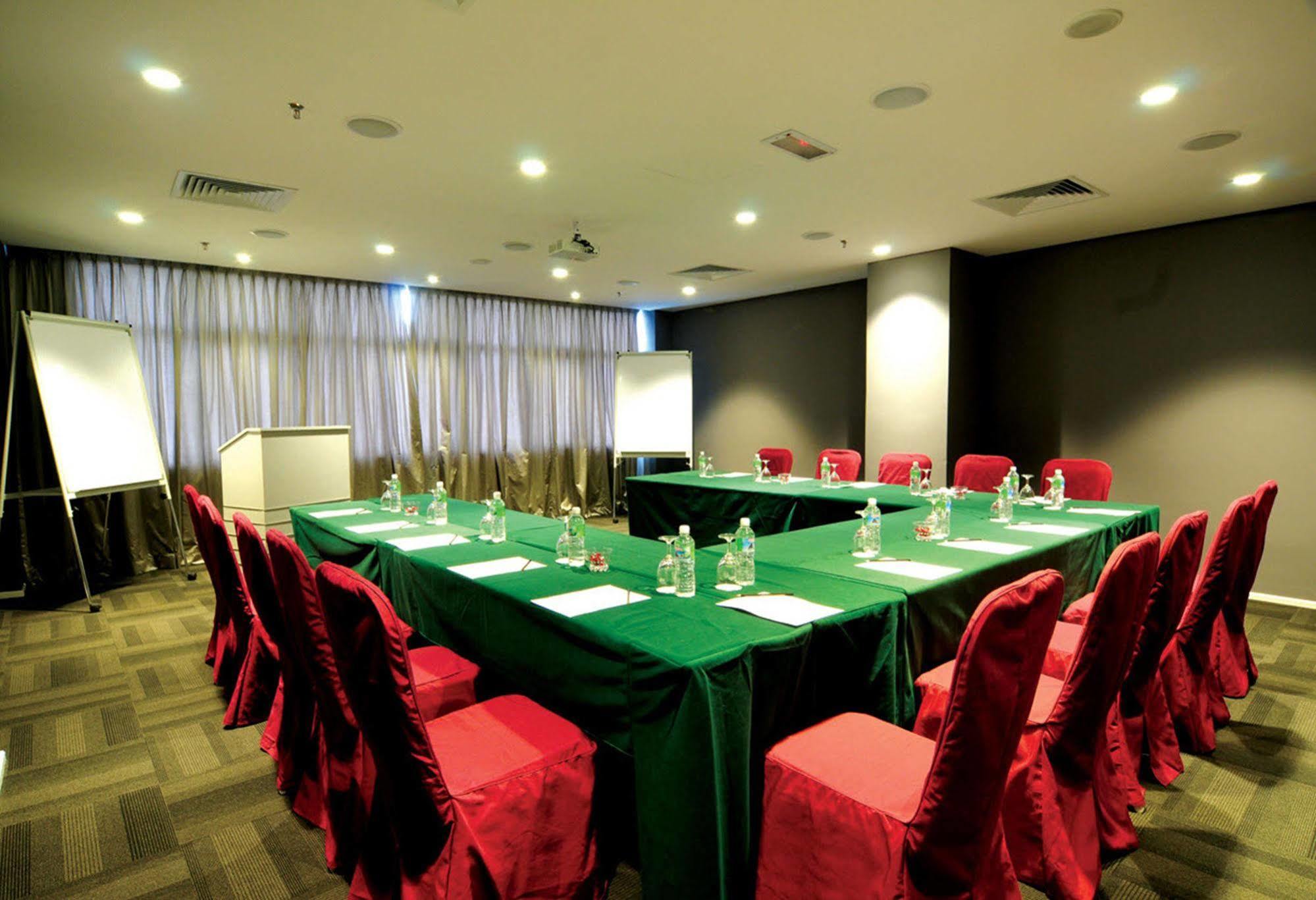 Kings Centre Hotel 4*