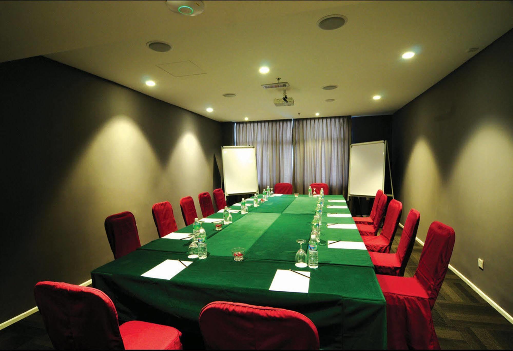 Kings Centre Hotel 4*